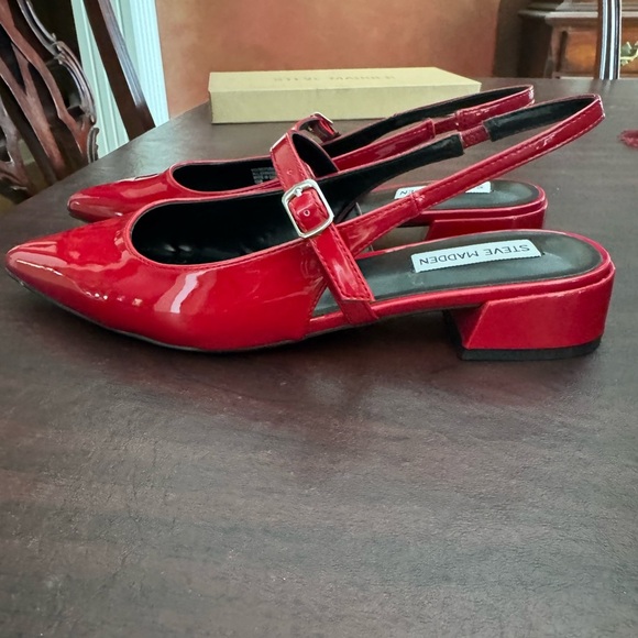 Steve Madden Yourk Red Patent Sling Back Pointed Toe Shoe - Picture 12 of 17